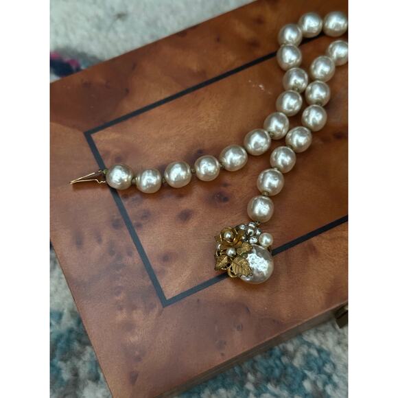 Miriam Haskell Women's Baroque Niki Pearls Ornate Clasp Necklace - Picture 4 of 5